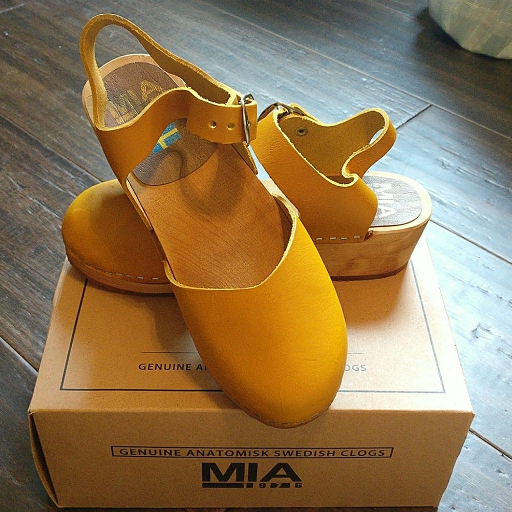MIA Clogs